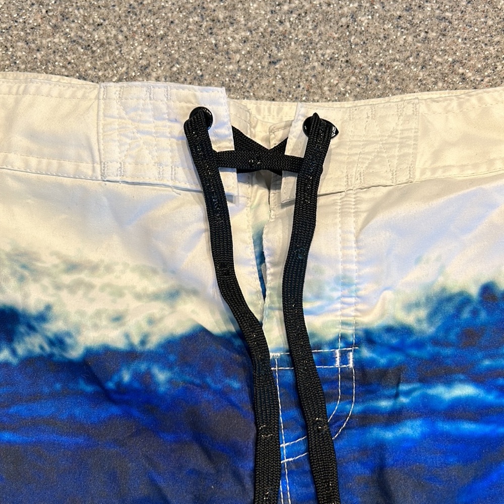 Hang Ten men’s board shorts size 34 waist - Picture 3 of 7
